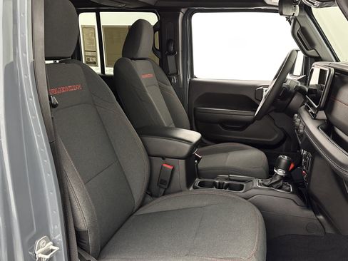 Used 2025 Jeep Wrangler Unlimited Rubicon image 33