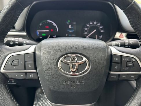 Used 2023 Toyota Sienna XLE image 35