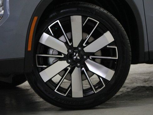 New 2026 Mitsubishi Outlander SE image 3