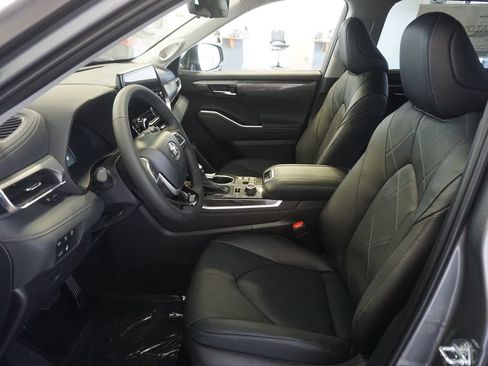 New 2026 Toyota Highlander Platinum AWD/4WD image 25