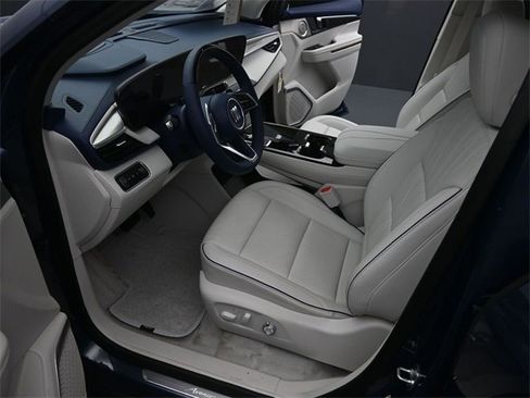 Certified 2025 Buick Enclave Avenir image 9