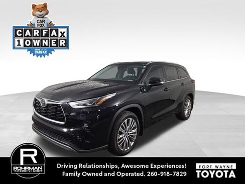 Used 2024 Toyota Highlander Platinum AWD/4WD image 1