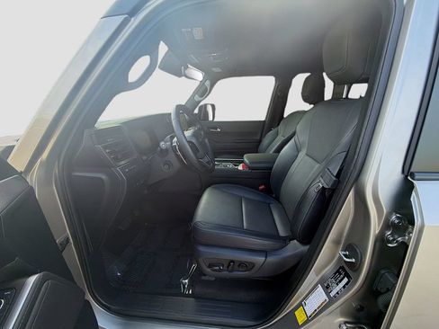 Used 2024 Lexus GX 550 w/ Cold Area Package AWD/4WD image 18
