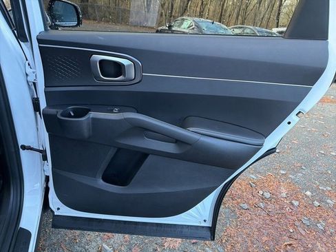 Used 2024 Kia Sorento S image 12