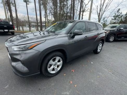 Used 2024 Toyota Highlander LE image 8