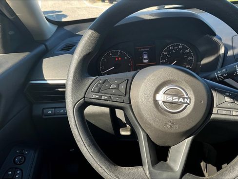 Used 2024 Nissan Altima 2.5 S FWD image 13