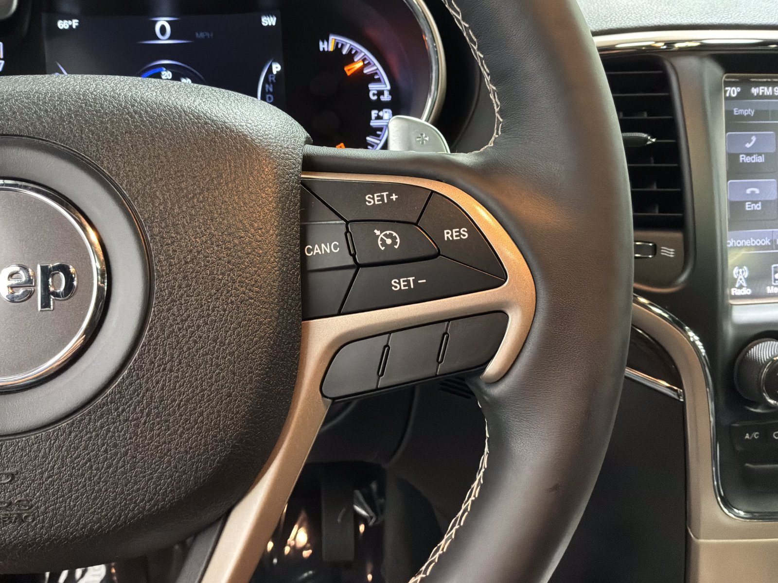 Used 2015 Jeep Grand Cherokee Overland AWD/4WD image 18