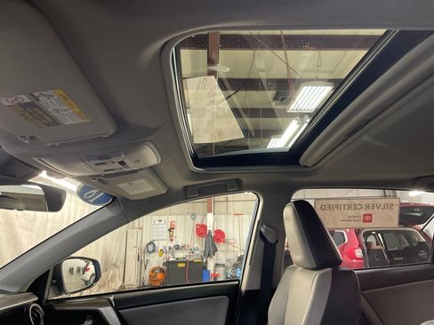 Certified 2018 Toyota RAV4 Limited image 21