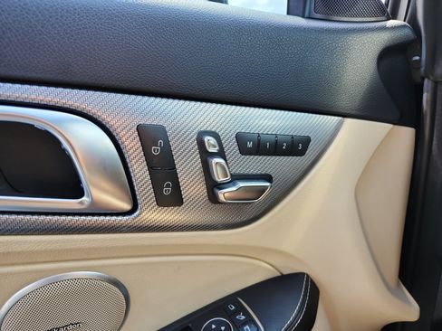 Used 2018 Mercedes-Benz SLC 300 image 16