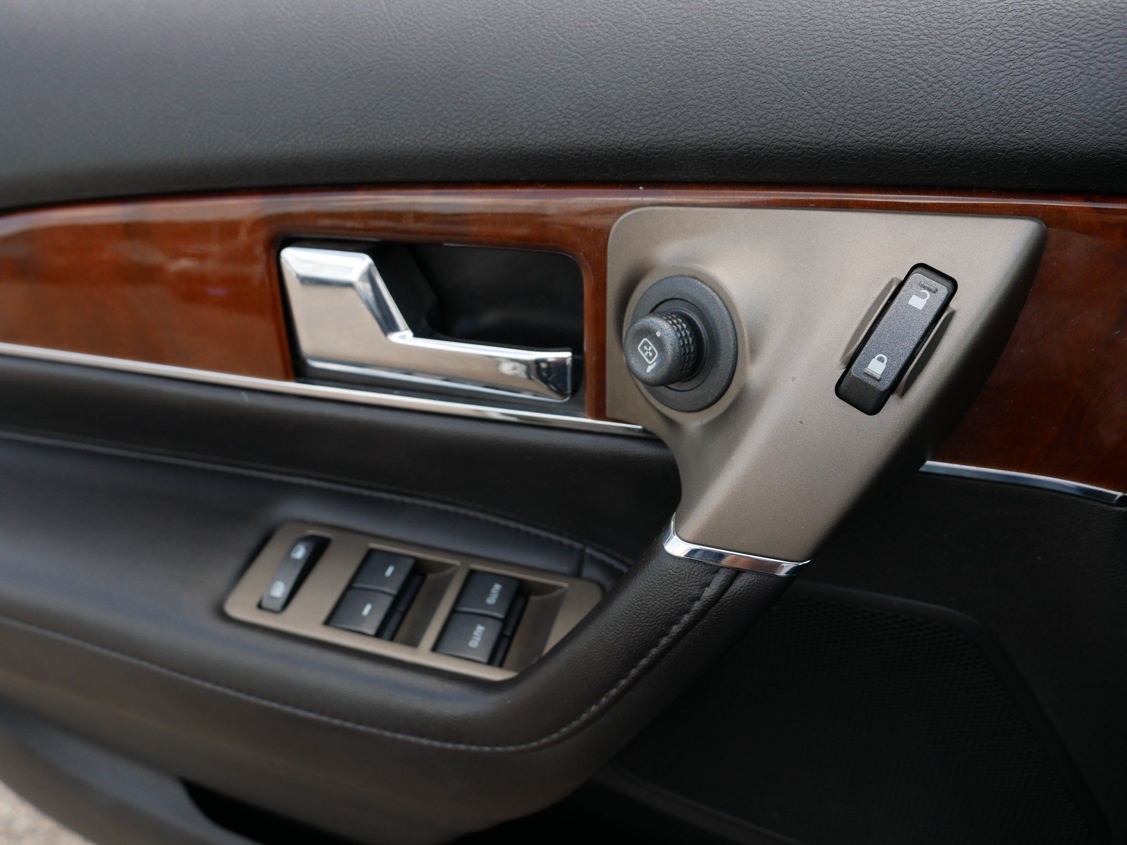 Used 2013 Lincoln MKX AWD image 27