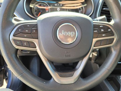 Used 2019 Jeep Cherokee Latitude w/ Popular Appearance Group image 6