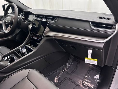 New 2025 Jeep Grand Cherokee Limited image 18