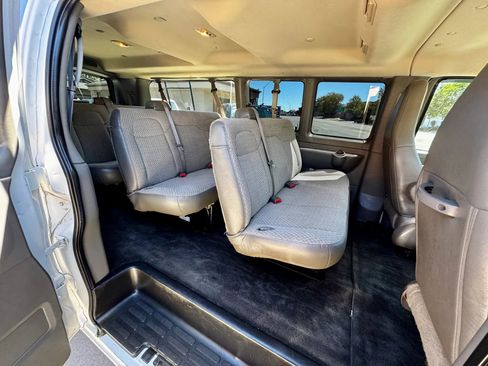 Used 2017 Chevrolet Express 3500 LT w/ LT Preferred Equipment Group RWD image 19