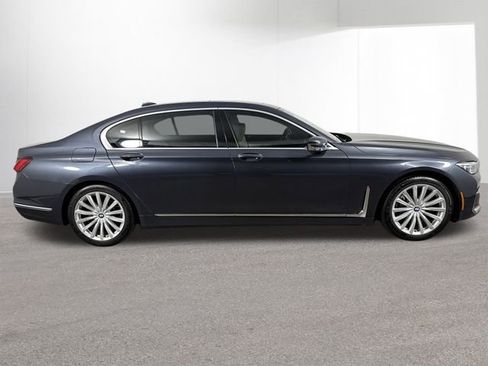 Used 2020 BMW 740i xDrive 740i xDrive w/ Cold Weather Package image 36
