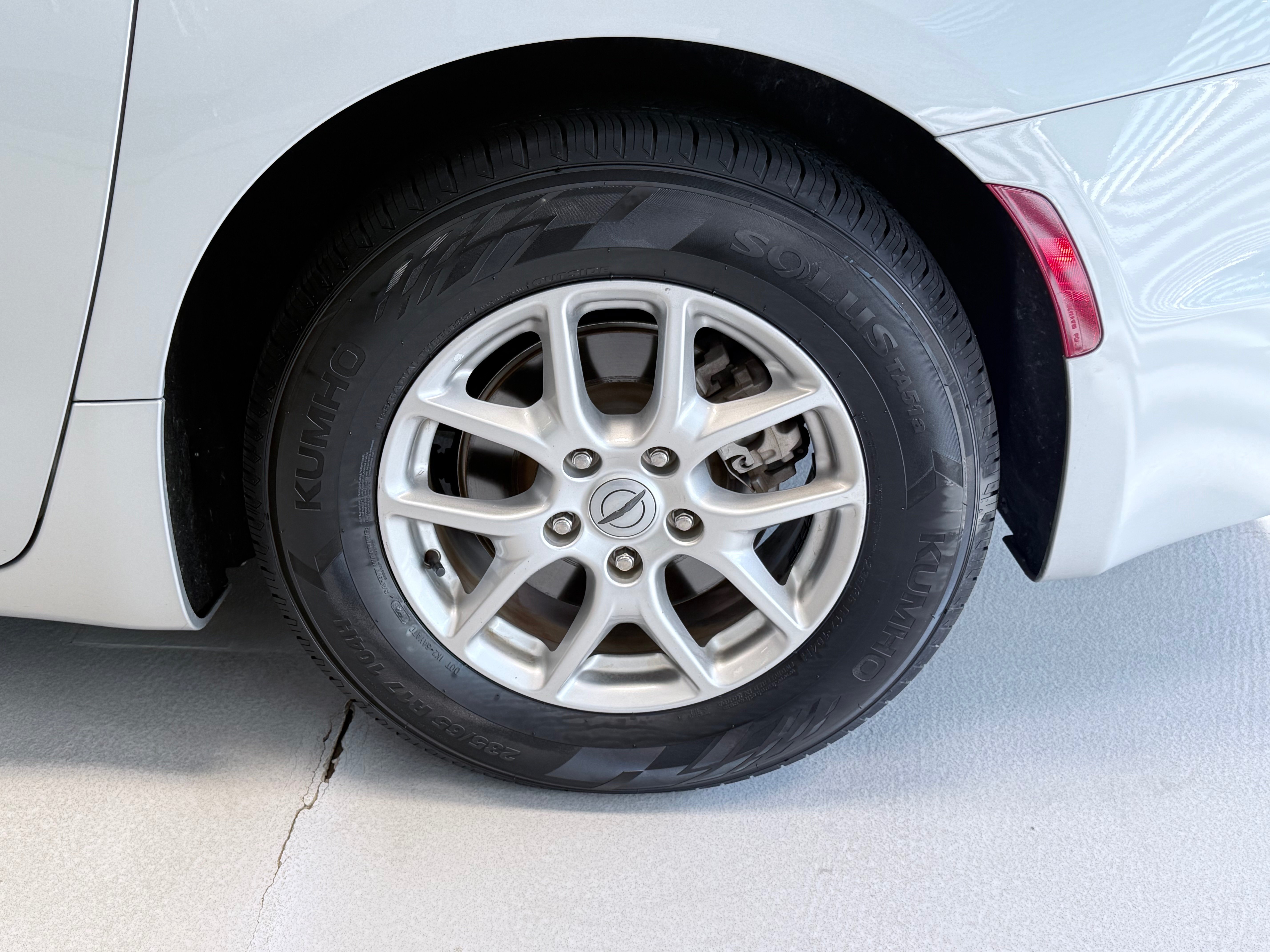 Used 2023 Chrysler Pacifica Touring-L FWD image 4