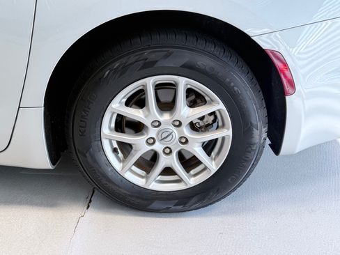 Used 2023 Chrysler Pacifica Touring-L FWD image 4