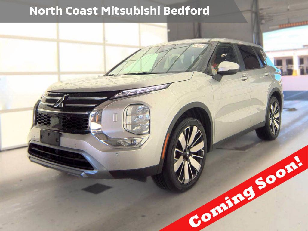 Used 2025 Mitsubishi Outlander SE AWD/4WD image 1