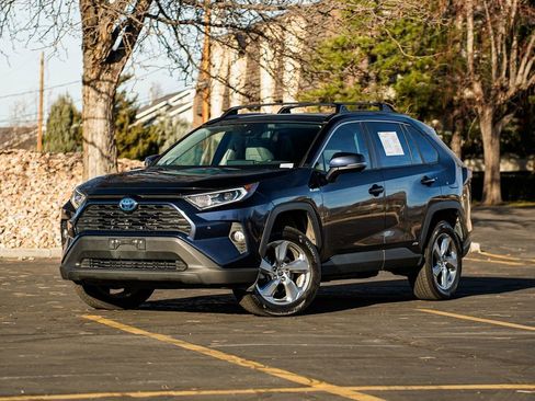 Used 2021 Toyota RAV4 XLE Premium image 1