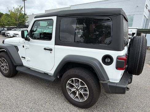 Used 2026 Jeep Wrangler Sport AWD/4WD image 10