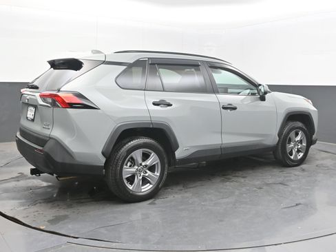 Used 2022 Toyota RAV4 XLE AWD/4WD image 7