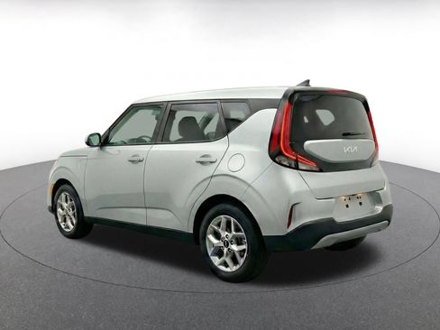 Used 2025 Kia Soul LX w/ LX Technology Package FWD image 5