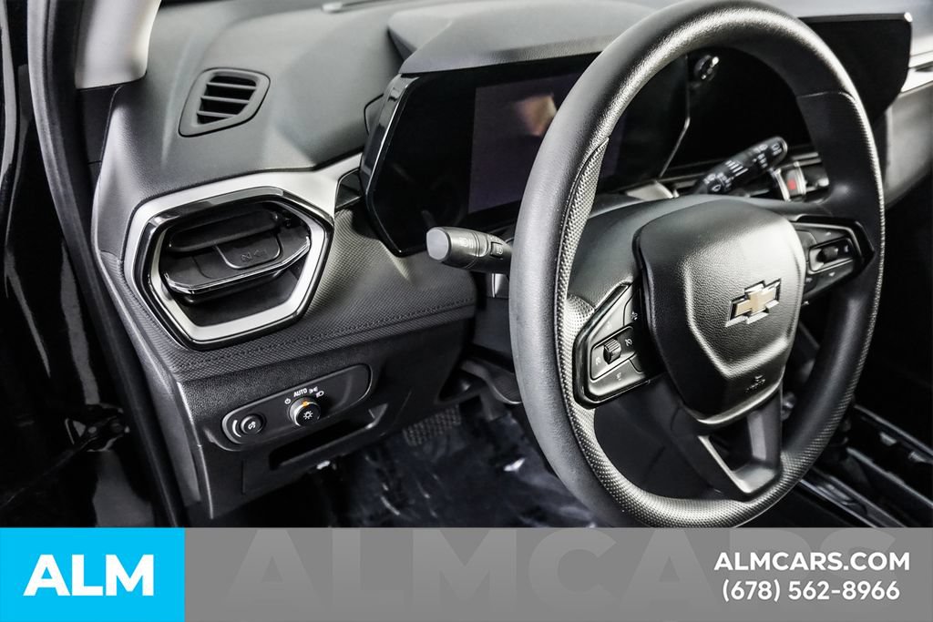 Used 2025 Chevrolet TrailBlazer LT AWD/4WD image 30