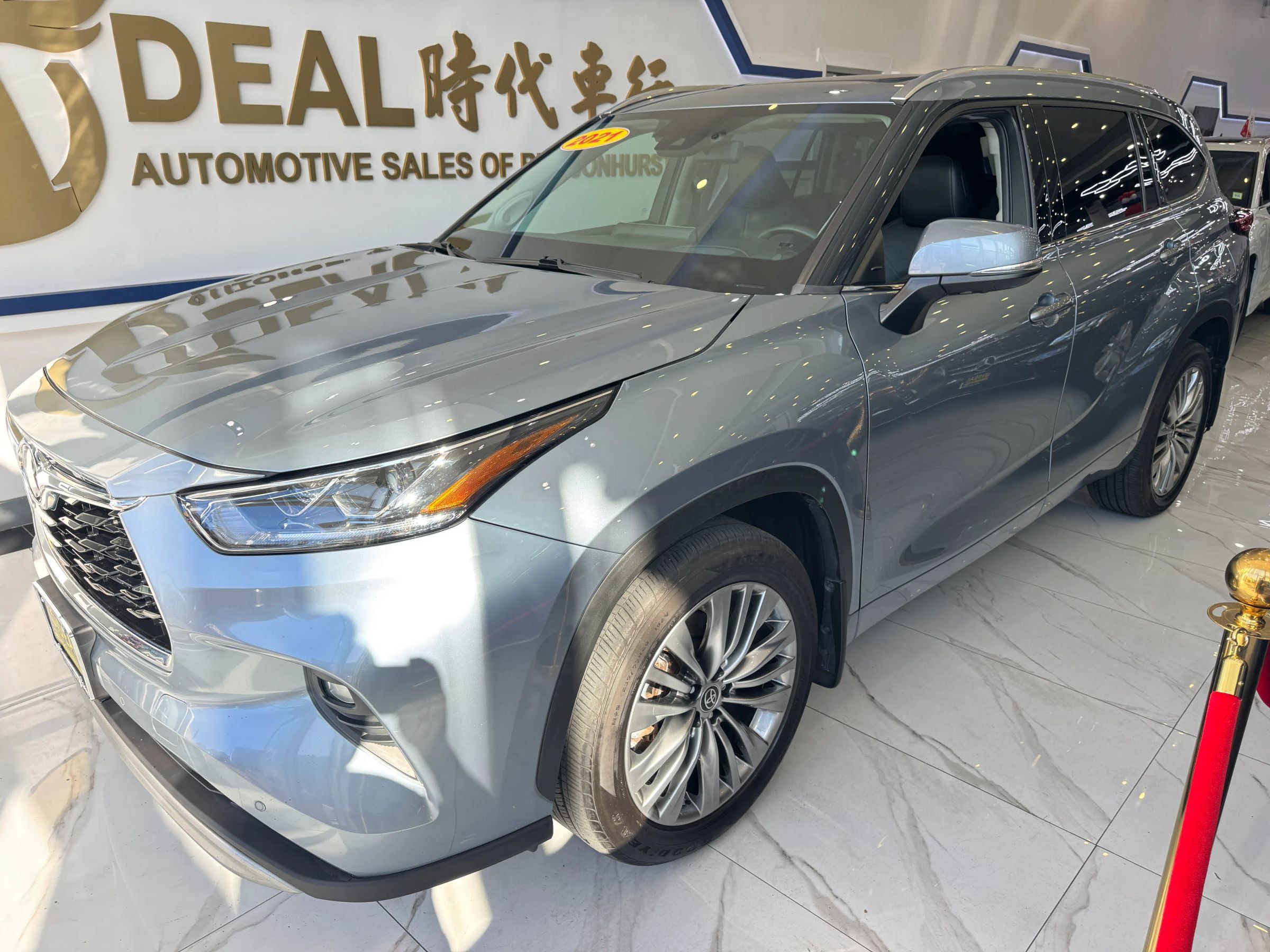 Used 2021 Toyota Highlander Platinum AWD/4WD image 4