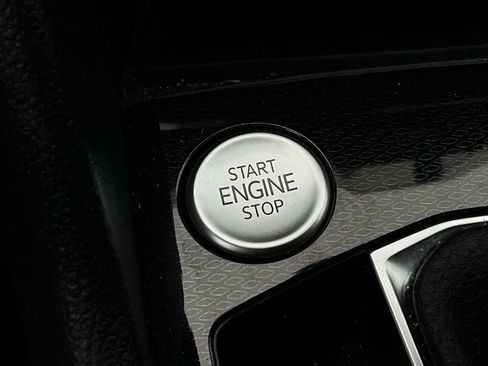 Used 2025 Volkswagen Taos SE image 25