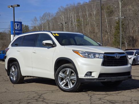 Used 2016 Toyota Highlander Limited image 2