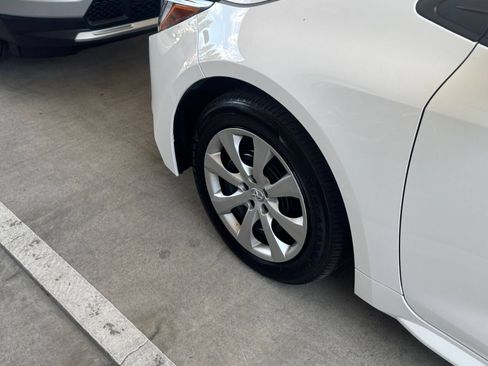 Used 2025 Toyota Corolla LE FWD image 30