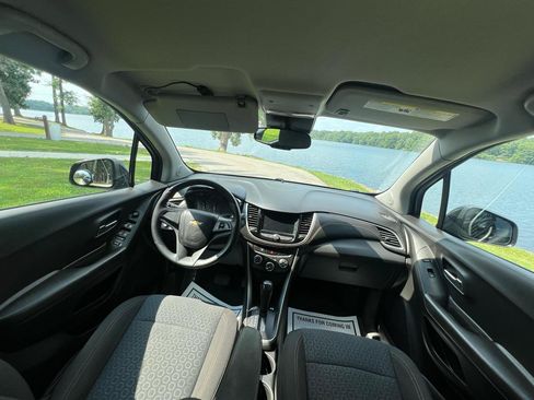 Used 2020 Chevrolet Trax LS FWD image 23
