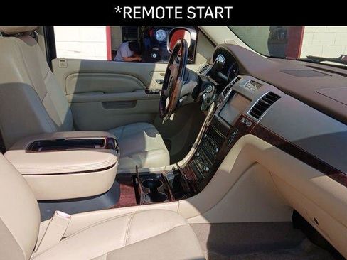 Used 2014 Cadillac Escalade Luxury image 12