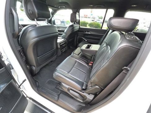 Used 2024 Jeep Wagoneer Series II w/ Flexible Seating Group AWD/4WD image 11