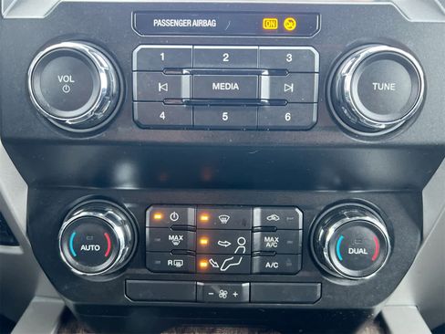 Used 2019 Ford F350 Lariat w/ Chrome Package image 28