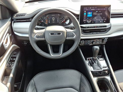 Certified 2025 Jeep Compass Limited AWD/4WD image 12
