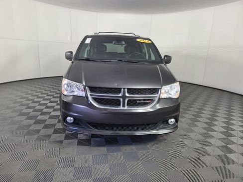 Certified 2019 Dodge Grand Caravan SXT image 3