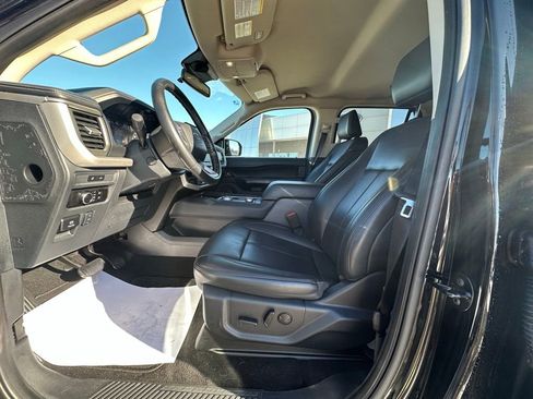 Used 2024 Ford Expedition Max XLT image 19