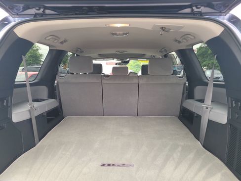 Used 2020 Toyota Sequoia SR5 w/ Carpet Mat Package (TMS) AWD/4WD image 27