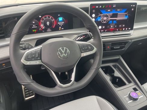 New 2026 Volkswagen Tiguan SE R-Line image 32