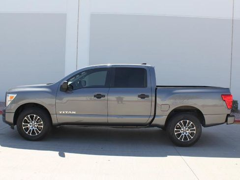 Used 2022 Nissan Titan SV AWD/4WD image 8