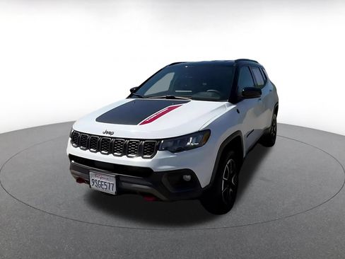 Used 2025 Jeep Compass Trailhawk AWD/4WD image 6