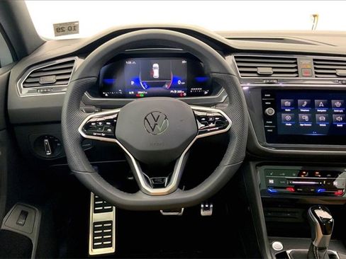 Used 2024 Volkswagen Tiguan SE R-Line image 5