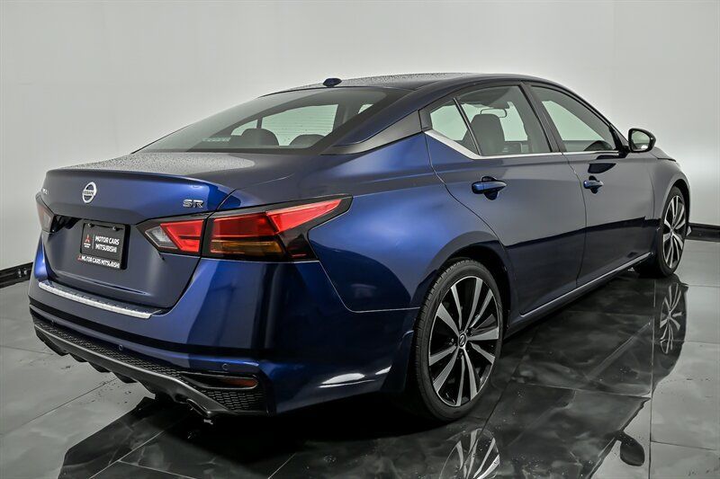 Used 2022 Nissan Altima 2.5 SR FWD image 9