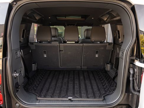 Used 2023 Land Rover Defender 110 X-Dynamic SE image 39