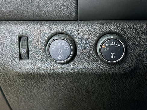 Used 2020 Chevrolet Colorado LT w/ LT Convenience Package image 12