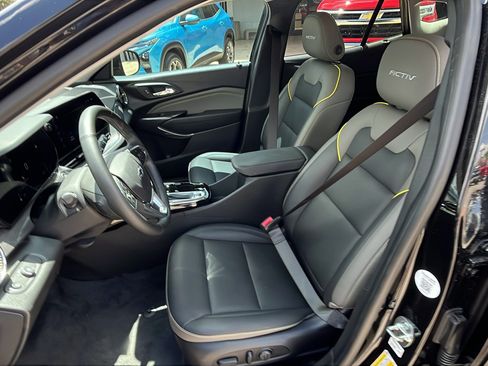 Used 2025 Chevrolet Trax ACTIV w/ Sunroof Package FWD image 10