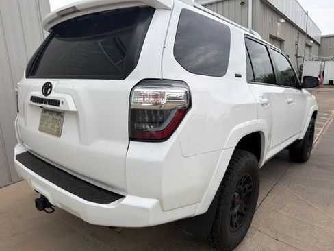 Used 2018 Toyota 4Runner SR5 AWD/4WD image 4