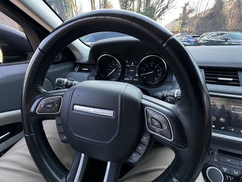 Used 2019 Land Rover Range Rover Evoque SE Premium image 21