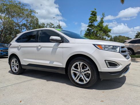 Used 2018 Ford Edge Titanium w/ Technology Package AWD/4WD image 2