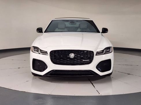 Used 2024 Jaguar XF R-Dynamic SE RWD image 9